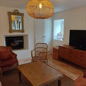 Maison, Calme Avec Cheminee. Botmeur